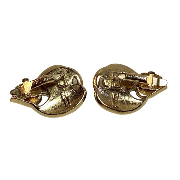 Trifari TM Gold Tone Clip On Earrings with Black Enamel Leaves Faux Pearl Vtg - Picture 4 of 5